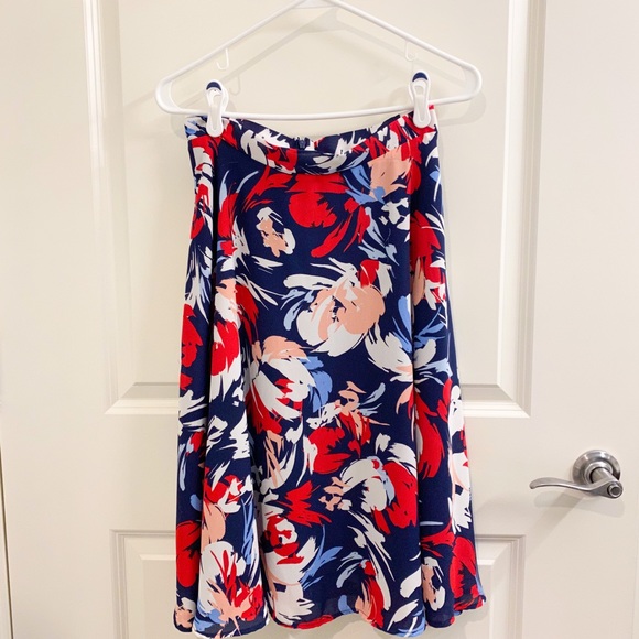 Lulu’s Navy Floral Skirt - Picture 2 of 6